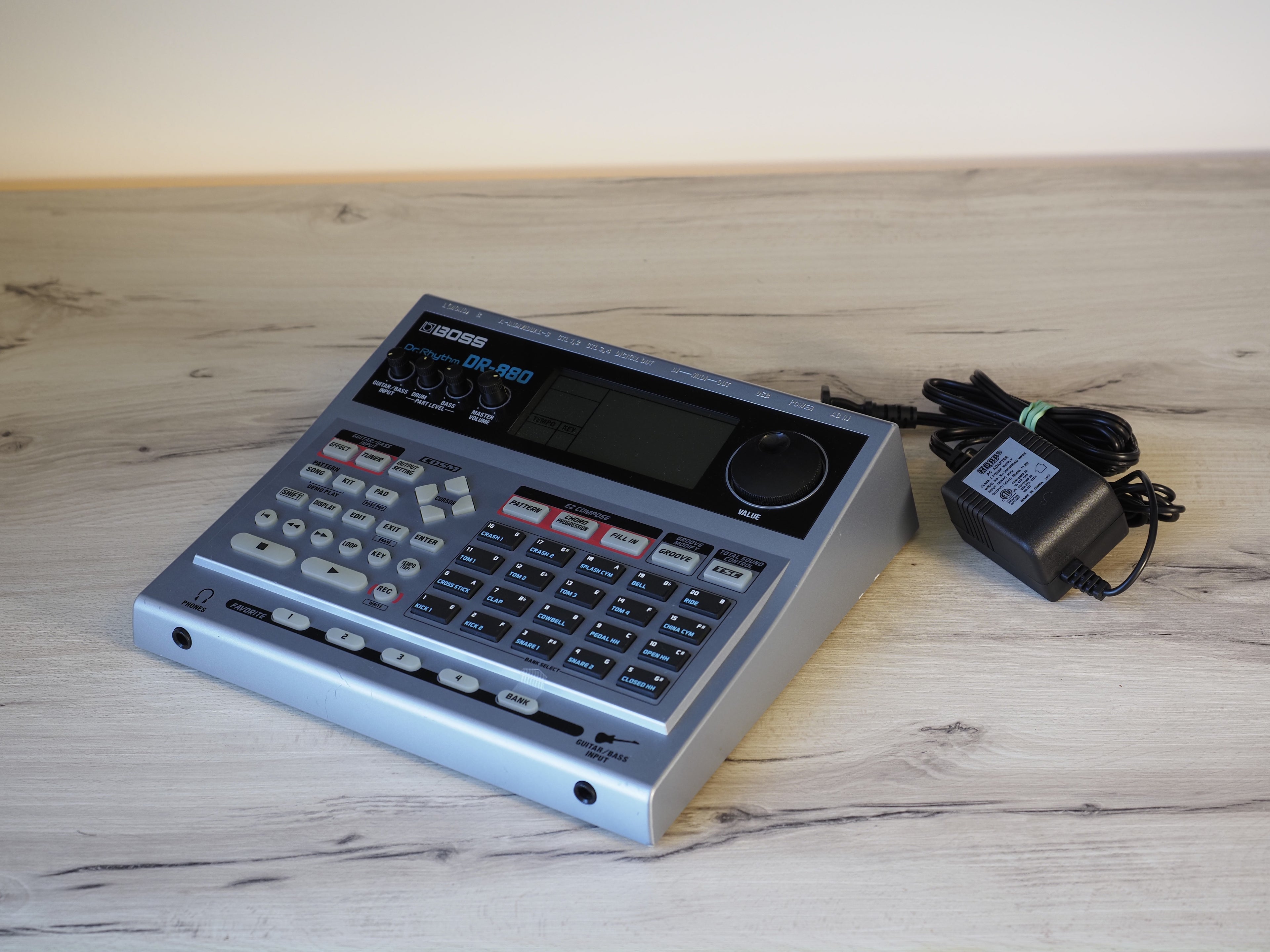 Boss DR-880