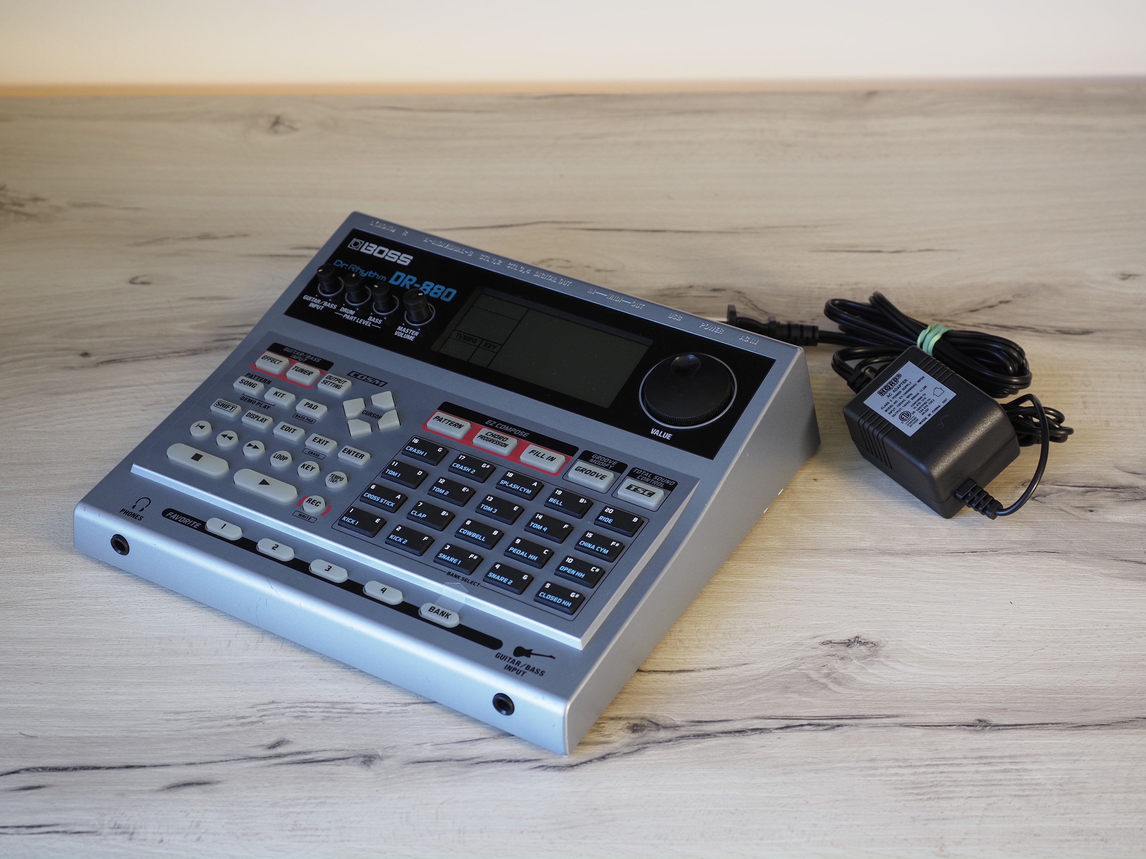 Boss DR-880