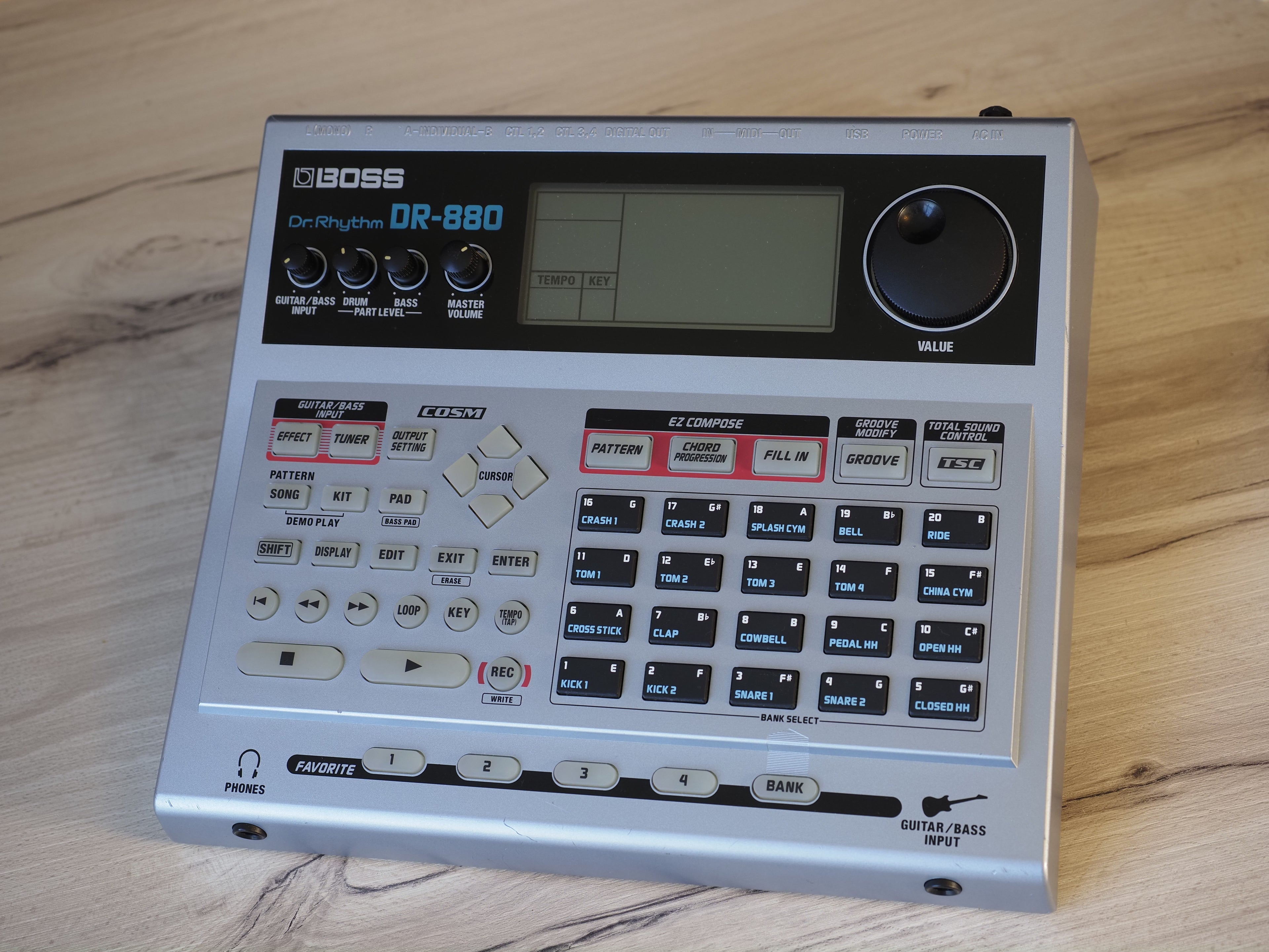 Boss DR-880