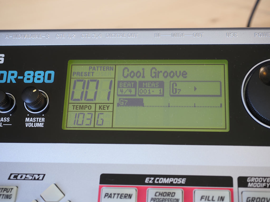 Boss DR-880