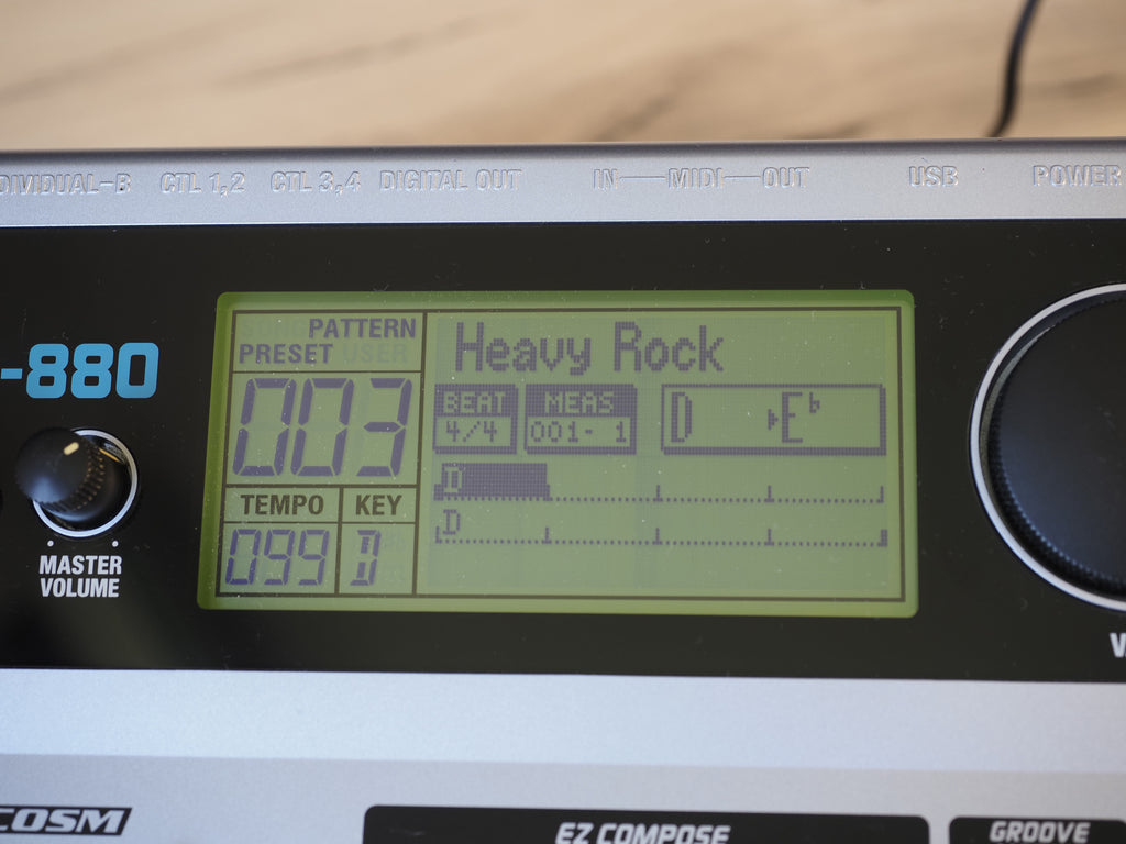 Boss DR-880