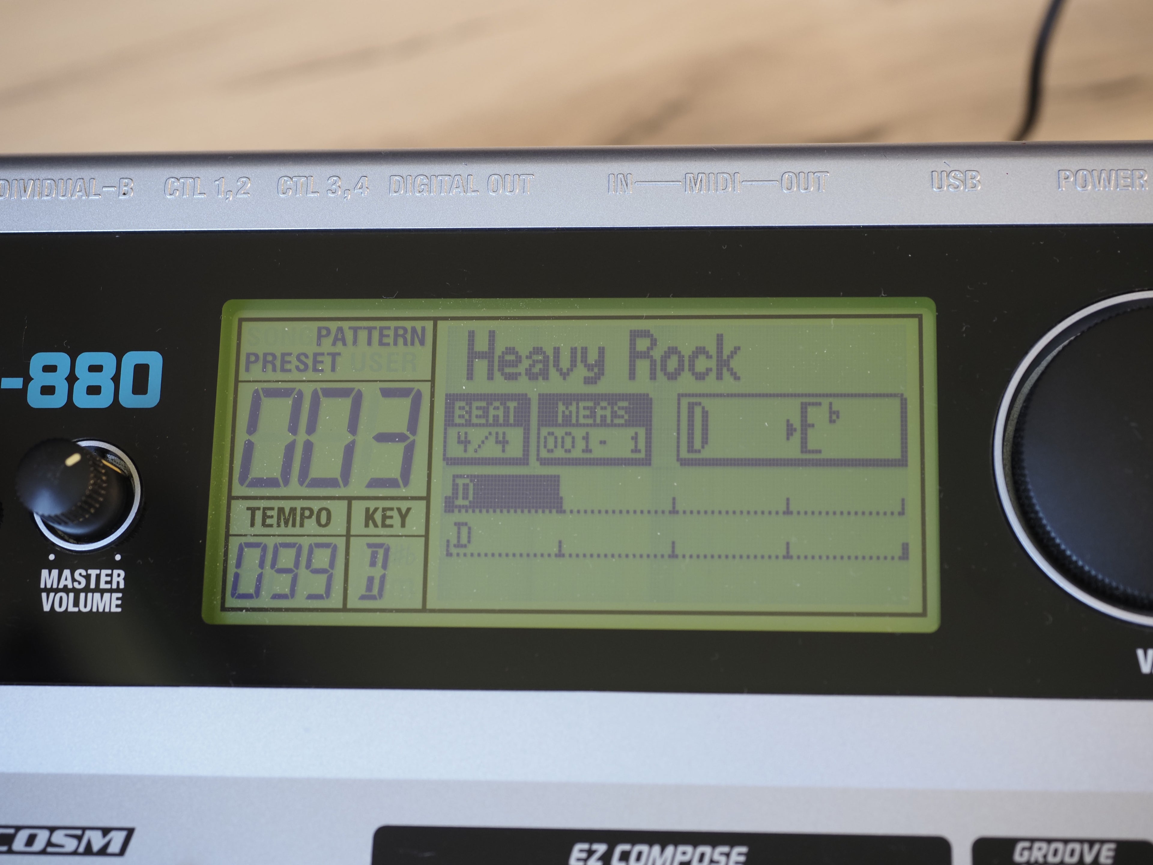 Boss DR-880