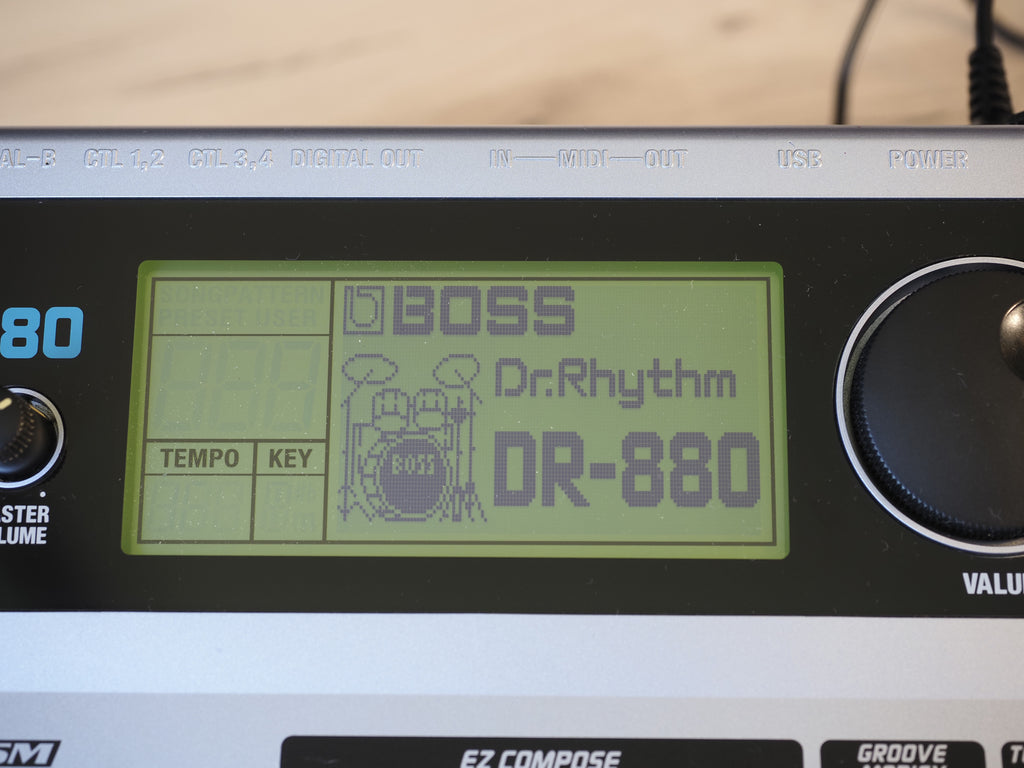 Boss DR-880