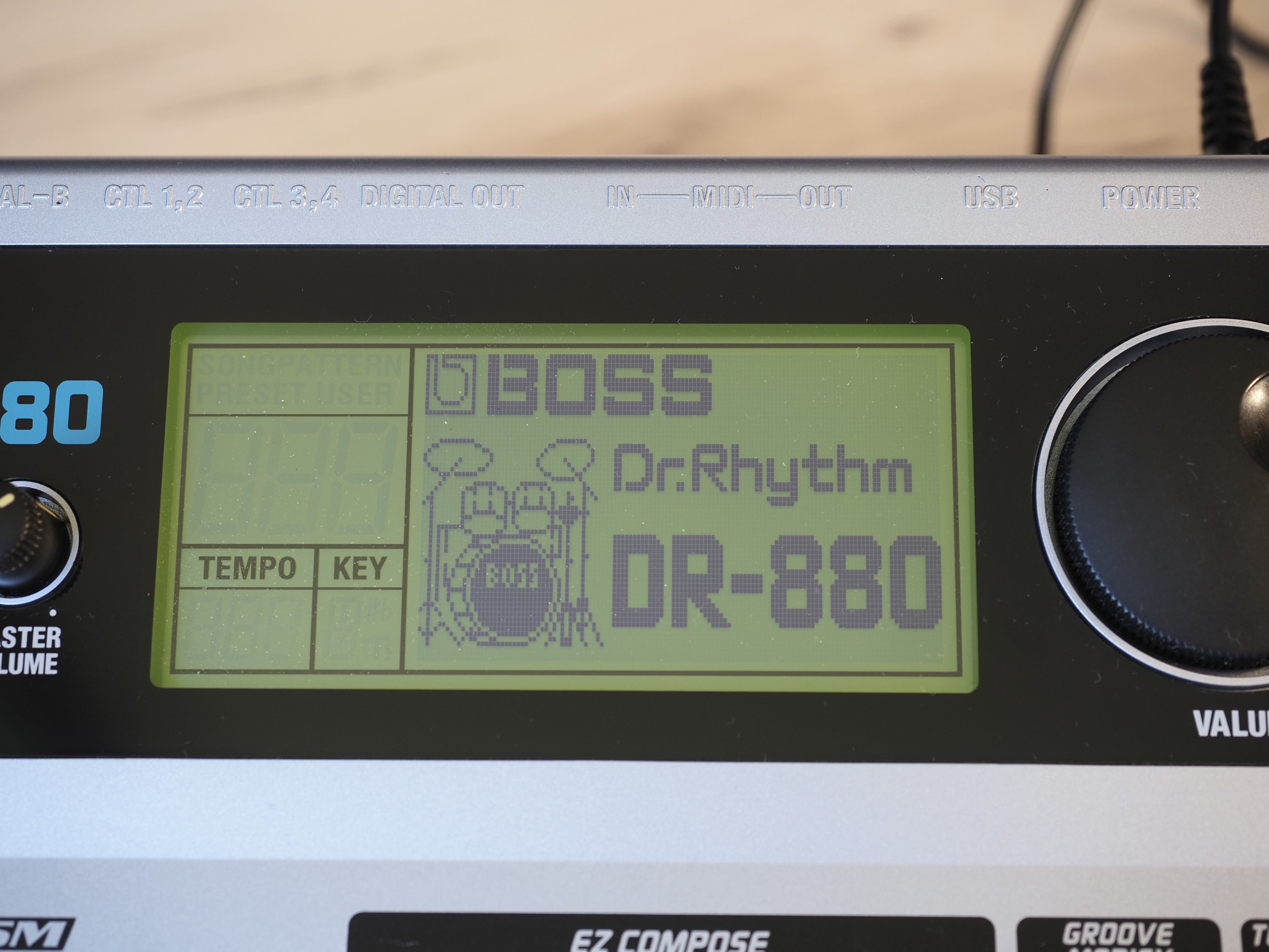 Boss DR-880