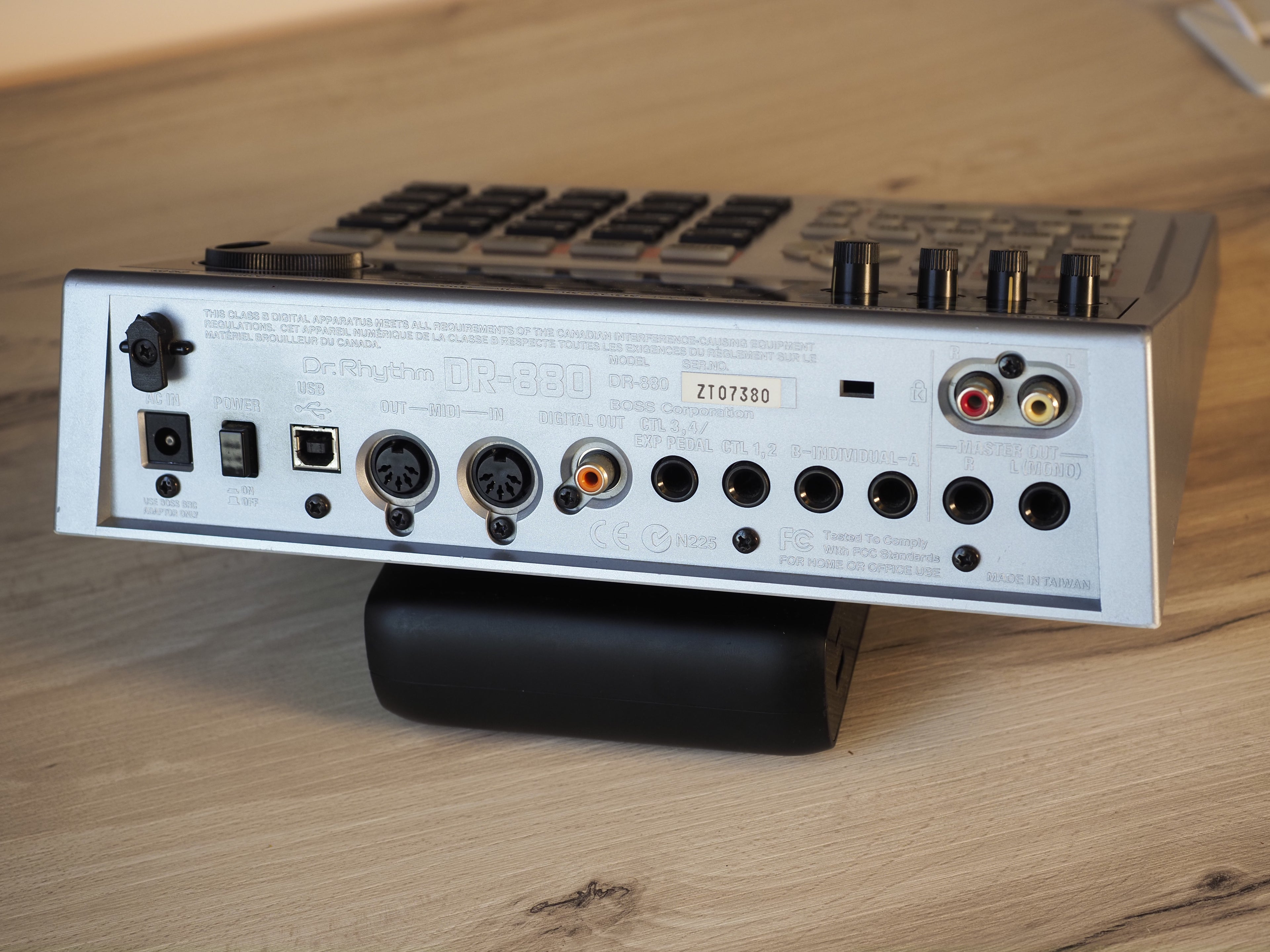 Boss DR-880