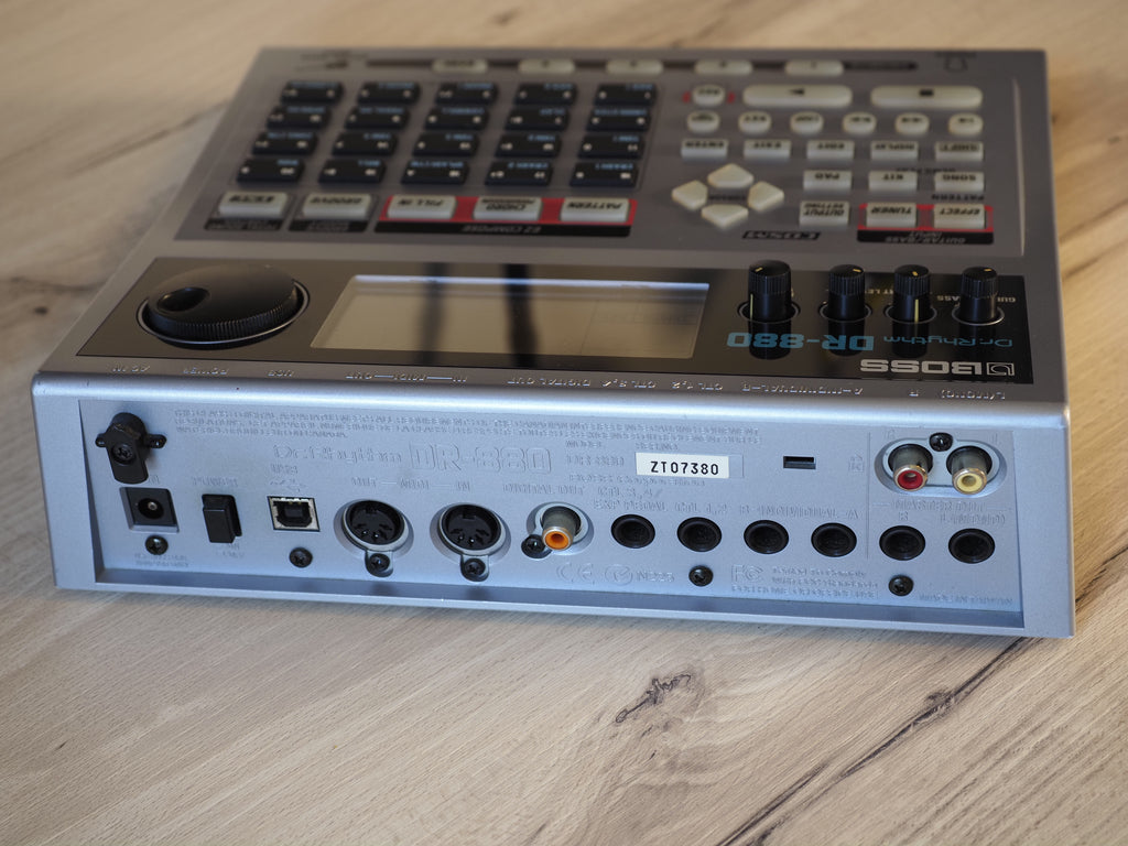 Boss DR-880