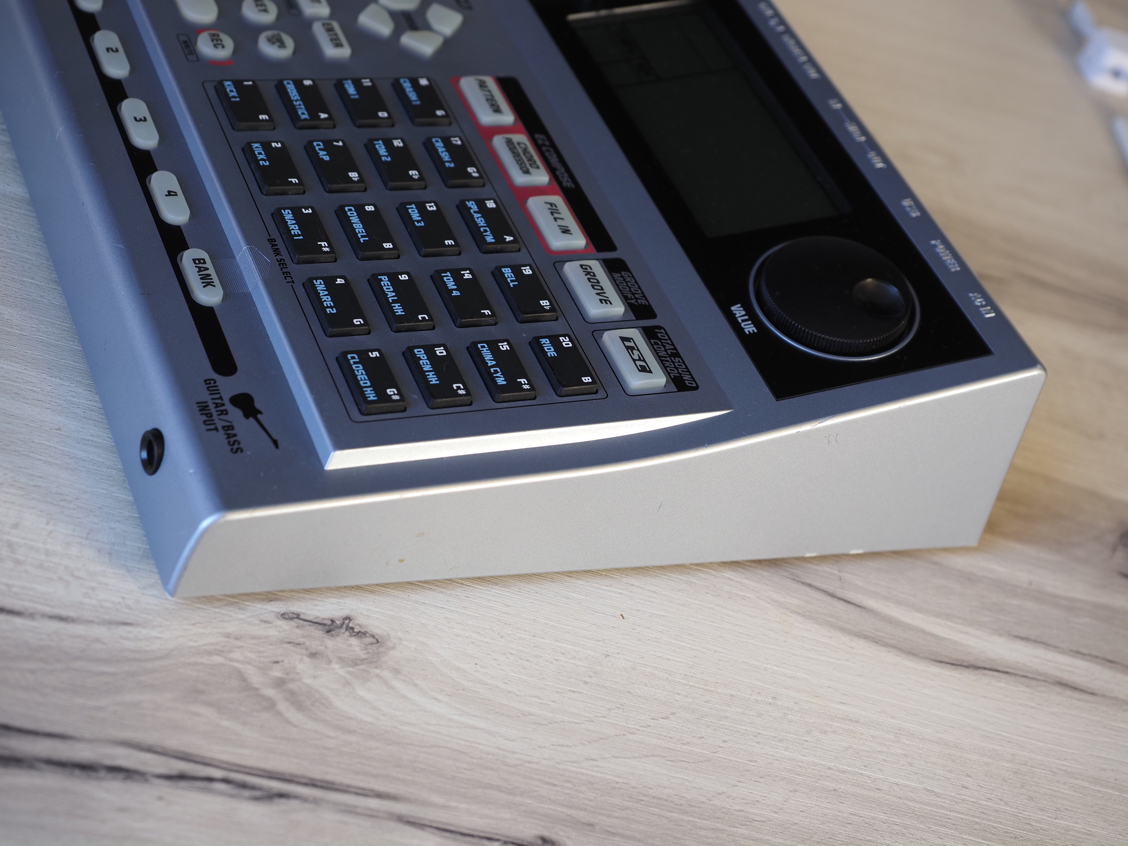 Boss DR-880
