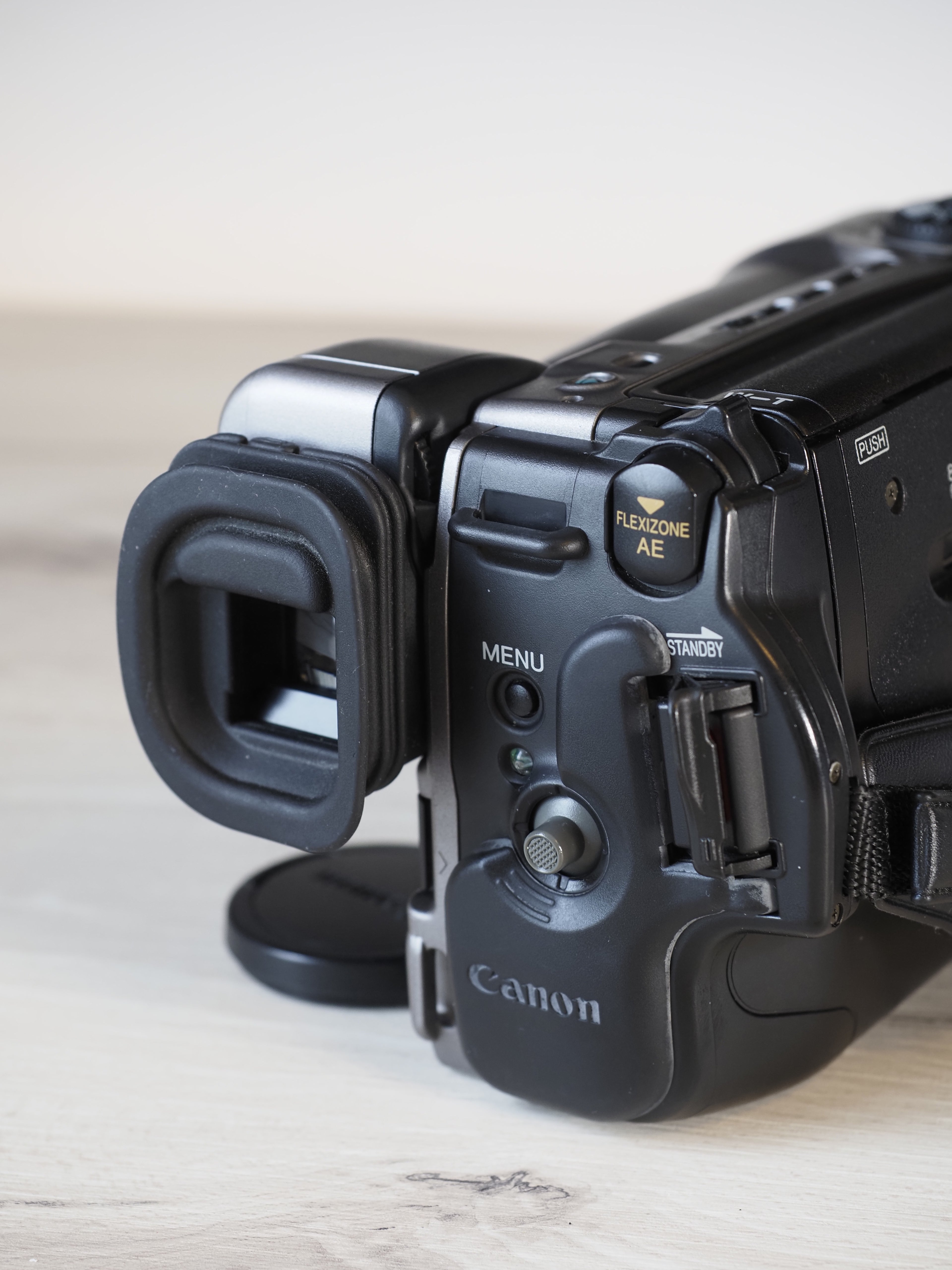 Canon ES970 Video Camera